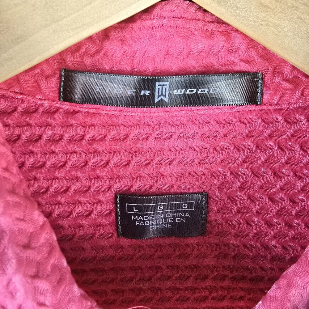 Tiger Woods Textured Polo Shirt Mens Large Pink Golf Short Sleeve Metal Logo - Picture 4 of 15